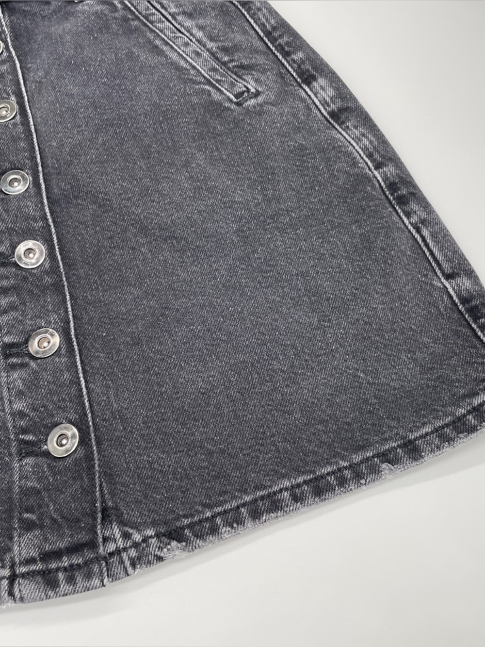 Pilcro by Anthropologie Denim Mini Skirt - Size 2 - Picture 15 of 16